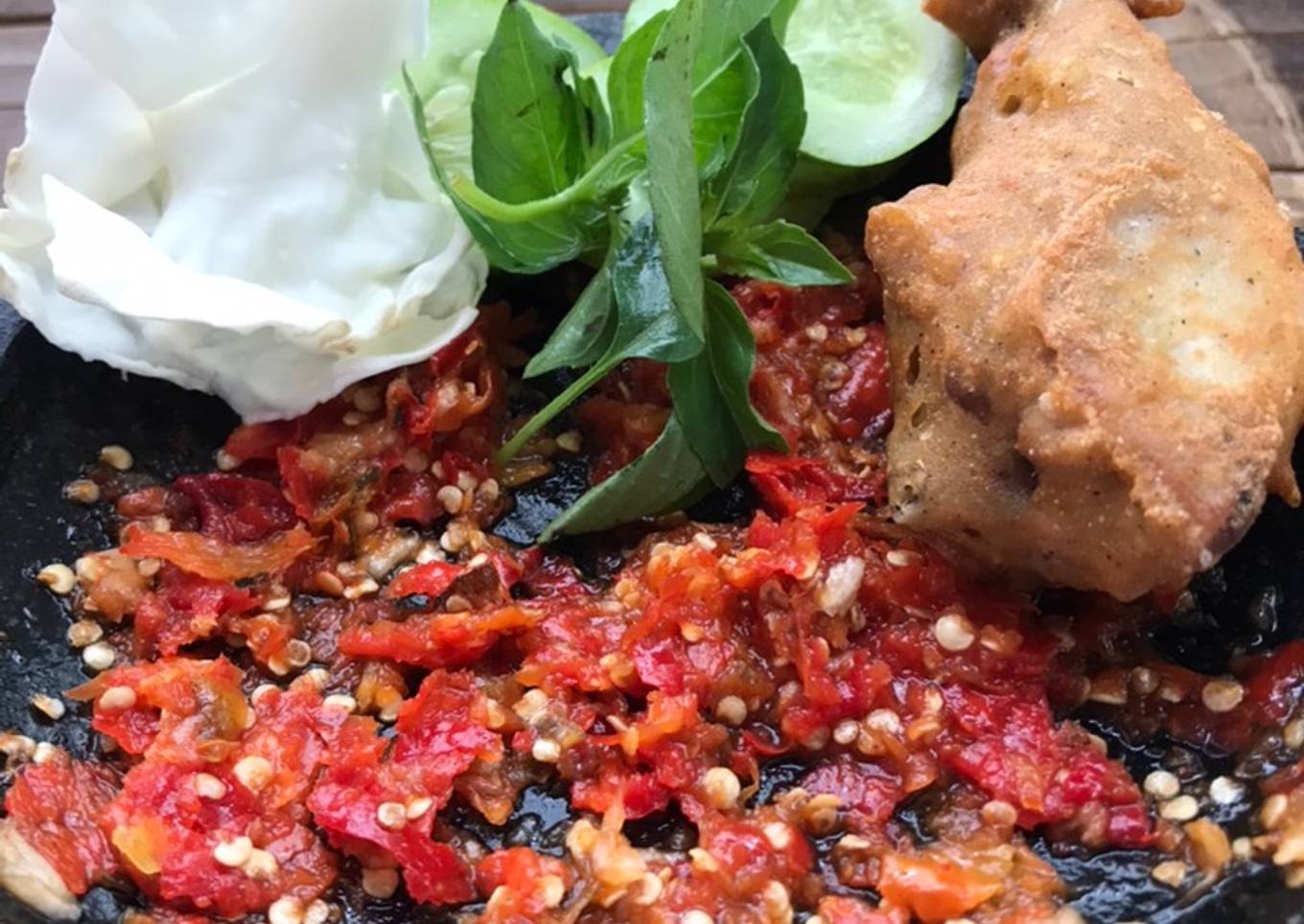 Ayam goreng sambel bawang