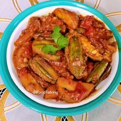 A picture of Parmal/ Pointed gourd curry.