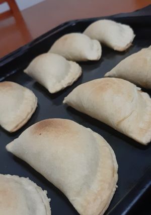 Una foto de Empanadas Apto Vegano de Soja Texturizada (Pollo y Carne)