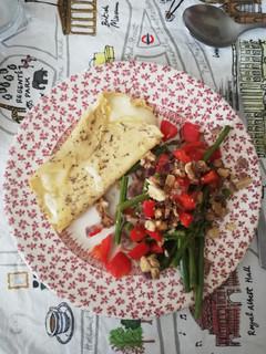 Una foto de Crepe con queso y verduras