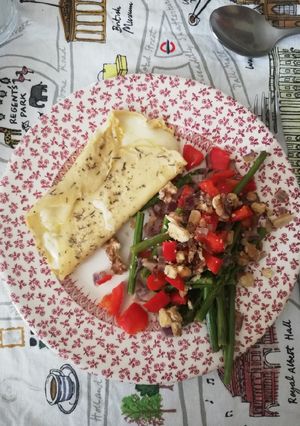 Una foto de Crepe con queso y verduras