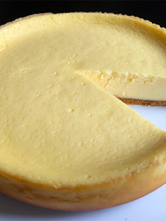 A picture of Rice Cooker Cheesecake with Biscuit Base.