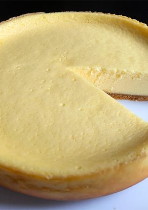 A picture of Rice Cooker Cheesecake with Biscuit Base.