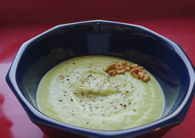 Crema fría de pepino y aguacate