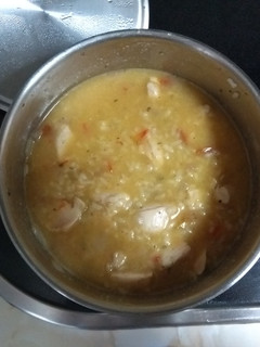 Una foto de Arroz con pollo al vino blanco
