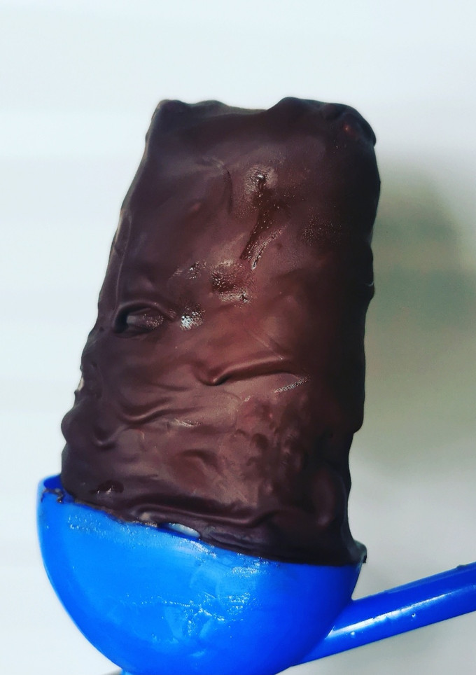 Una foto de Paleta con cobertura de chocolate