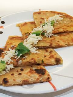 चीज़ पनीर पराठा (Cheese Paneer Paratha recipe in Hindi) रेसिपी मुख्य फोटो
