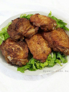 A picture of Indonesian Traditional Fried Chicken (Ayam Ungkep).
