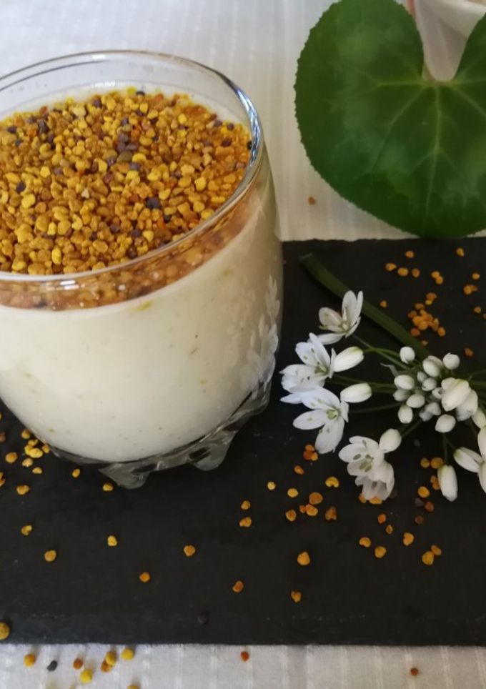Una foto de Batido de pera con polen de abejas y levadura de cerveza