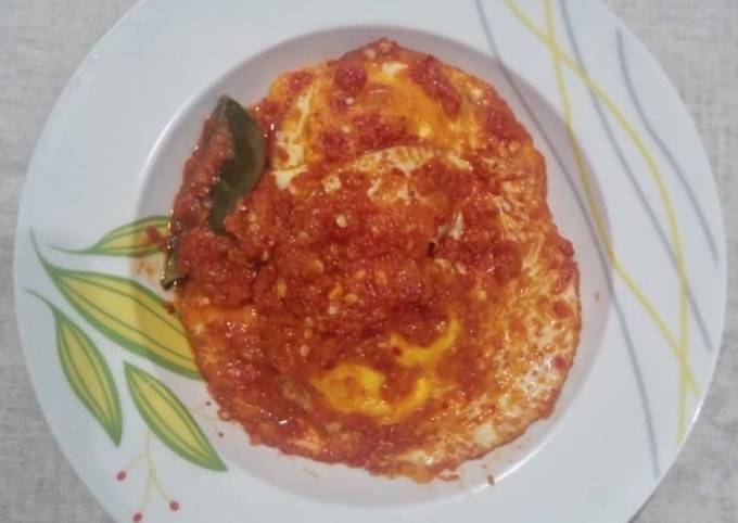 Telur Ceplok Bumbu Merah