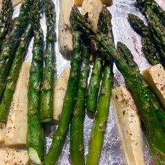 A picture of Roasted Asparagus and Parsnips 🧄.