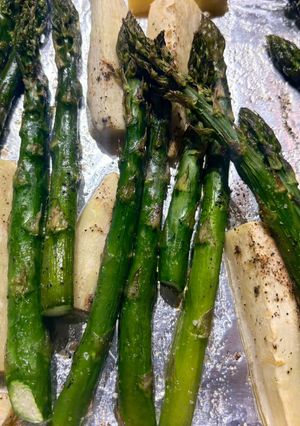 A picture of Roasted Asparagus and Parsnips 🧄.