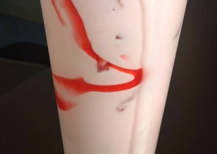 Recipe of Any-night-of-the-week Strawberry milkshake