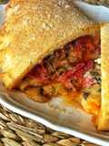 Pizza calzone de salami con champiñones