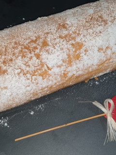 Una foto de Brazo de gitano relleno de crema pastelera