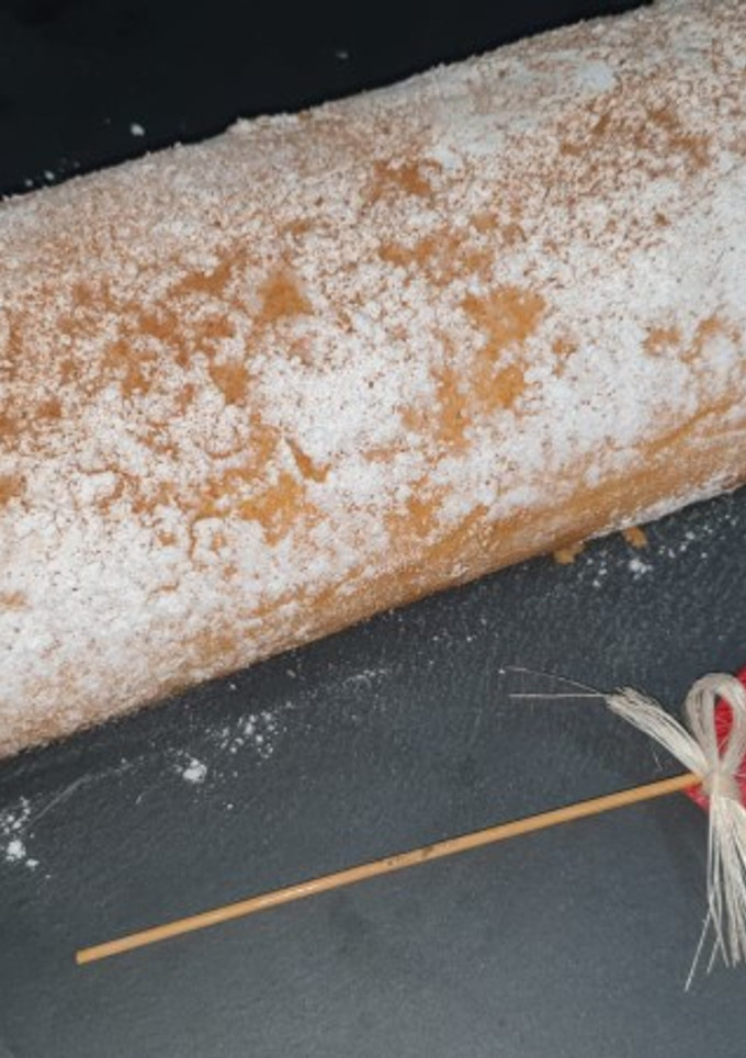 Una foto de Brazo de gitano relleno de crema pastelera
