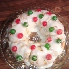 A picture of My edible Christmas wreath.