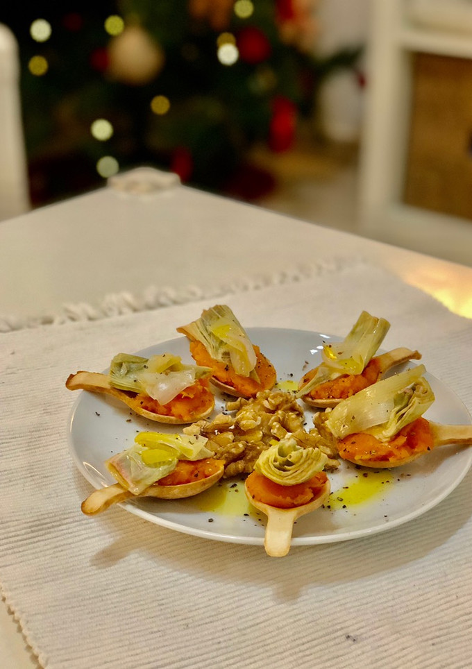 Una foto de Crujiletas de boniato asado y alcachofa
