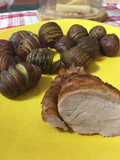 Una foto de Solomillo de cerdo y papas al horno