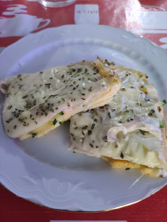 Una foto de Tortilla de calabacín jamón de pavo y queso en horno