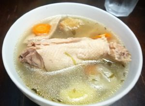 Una foto de Caldo de Menudos de Pollo con Jengibre & Papas