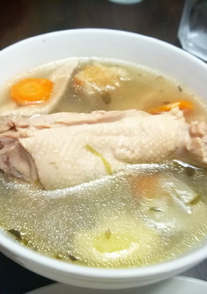 Una foto de Caldo de Menudos de Pollo con Jengibre & Papas