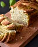 Bazsalikomos pestos csavart kenyér