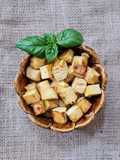 Tofu al azafrán en hebras e infusionado