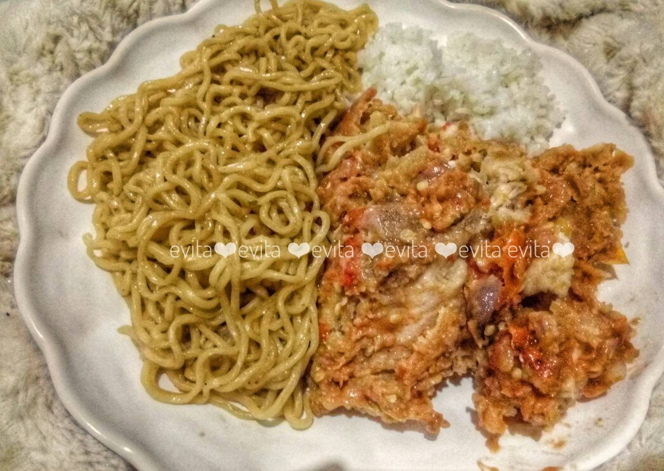 Mie ayam geprek