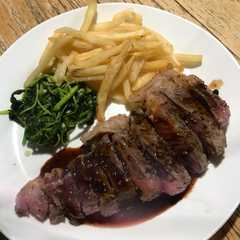 A picture of Striploin blackpepper sauce.