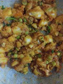உருளைக்கிழங்கு பட்டாணி பொரியல் செய்முறை முக்கிய புகைப்படம்