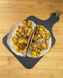 Tacos vegetarianos de coliflor rebozada en freidora de aire