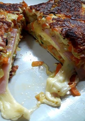 Una foto de Omelette de repollo y zanahoria