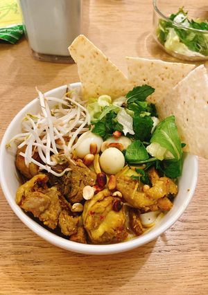A picture of Mi Quang Chicken Noodles.