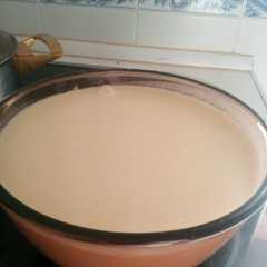 Una foto de Crema de calabacines con cebolla y quesitos