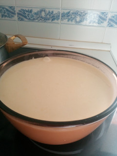 Una foto de Crema de calabacines con cebolla y quesitos