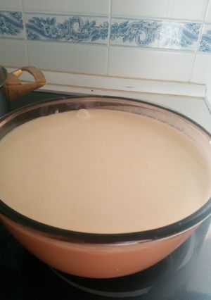 Una foto de Crema de calabacines con cebolla y quesitos