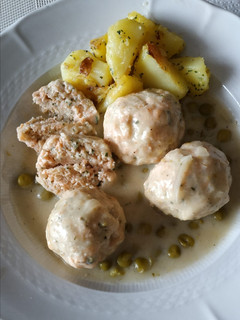 Una foto de Albóndigas de salmón en salsa blanca