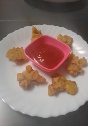 A picture of Aloo pyaz ke pakore.