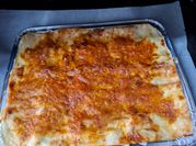 Una foto de lasagna carne y bacon