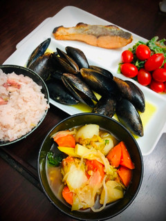 Una foto de Mejillones al vapor Japonés CAINOSACAMUSI🇺🇾🇯🇵ムール貝の酒蒸し