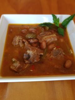 Una foto de Cocido de alubia pinta con costillas de cerdo