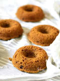 A picture of Mango mini cake doughnuts.