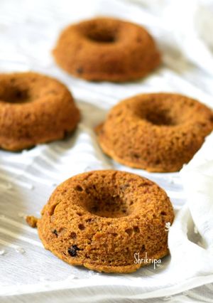 A picture of Mango mini cake doughnuts.
