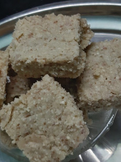 શીંગ ની સુખડી/ (sing ni sukhdi recipe in Gujarati) રેસીપી મુખ્ય ફોટો