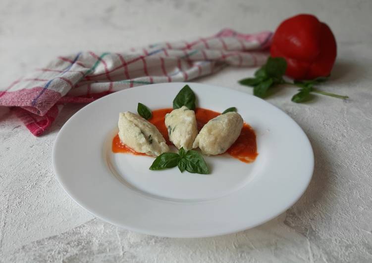 Simple Way to Prepare Favorite Gnudi di ricotta e basilico su crema di peperone arrostito