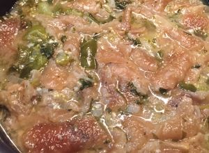 Una foto de Chicharrón entomatado (verde)