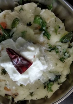 उपमा (upma recipe in marathi) रेसिपी चे मुख्य फोटो 