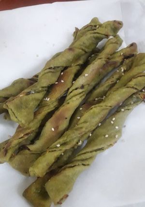 ગારલીક ટ્વીસ્ટર (garlic twister Recipe in Gujarati) રેસીપી મુખ્ય ફોટો