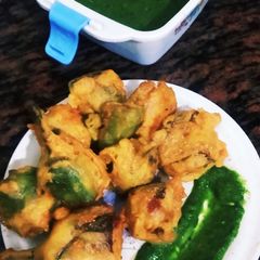 A picture of Rajasthani Stuffed Marchi Vada.